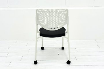 ルナチェア オカムラ 中古 ミーティングチェア ネスティングチェア 会議椅子 中古オフィス家具 ブラウンの画像