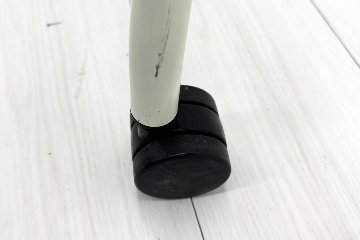 ルナチェア オカムラ 中古 ミーティングチェア ネスティングチェア 会議椅子 中古オフィス家具 ブラウンの画像