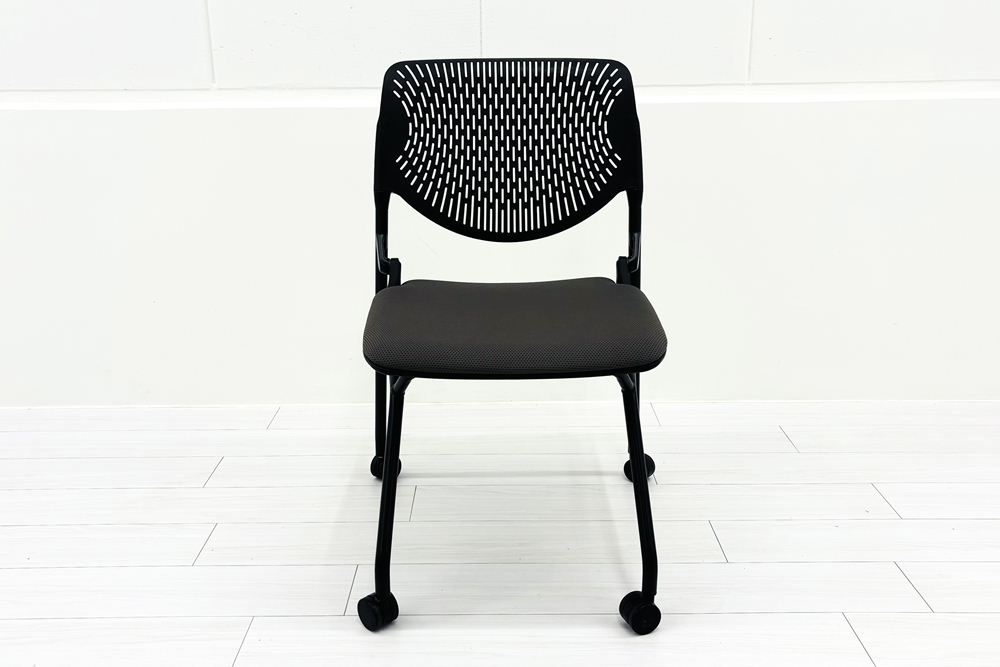ルナチェア オカムラ 中古 ミーティングチェア ネスティングチェア 会議椅子 中古オフィス家具 ミディアムグレーの画像