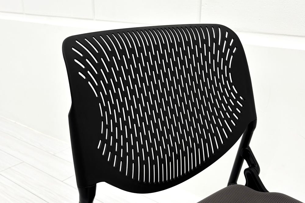 ルナチェア オカムラ 中古 ミーティングチェア ネスティングチェア 会議椅子 中古オフィス家具 ミディアムグレーの画像
