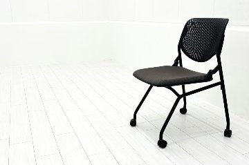 ルナチェア オカムラ 中古 ミーティングチェア ネスティングチェア 会議椅子 中古オフィス家具 ミディアムグレーの画像