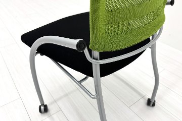 【4脚セット】 イトーキ プリエチェア 中古 ミーティングチェア 多目的チェア スタッキングチェア 中古オフィス家具 背グリーンの画像