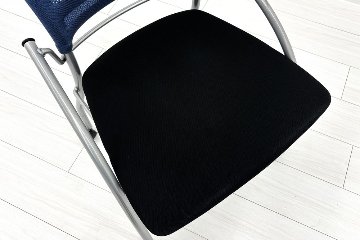 【4脚セット】 イトーキ プリエチェア 中古 ミーティングチェア 多目的チェア スタッキングチェア 中古オフィス家具 背ブルーの画像