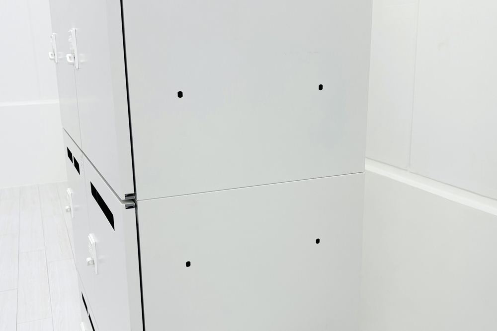 イトーキ suffi(サフィ)シリーズ 8人用ロッカー 中古 スチール 収納家具 中古オフィス家具 メールボックス ホワイト ダイヤル錠 900/450/1870の画像
