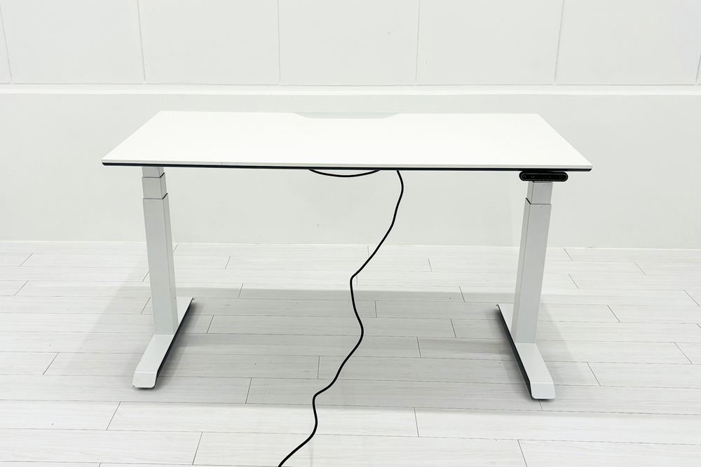 コクヨ シークエンス 幅1350 SEQUENCE 電動昇降デスク 中古デスク 中古机 中古オフィス家具 1350/675/630～1290の画像