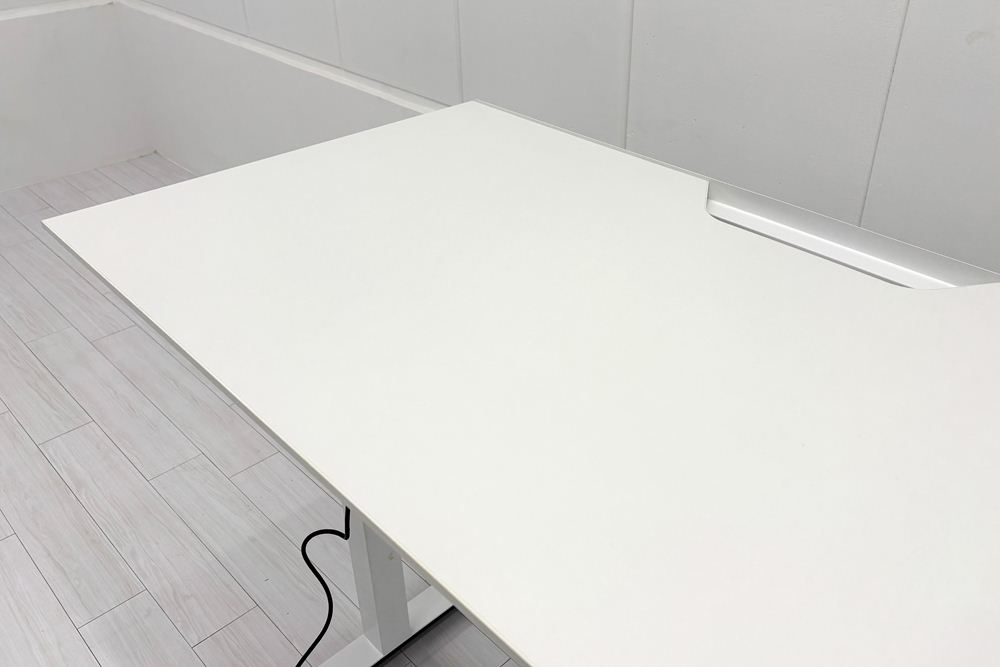 コクヨ シークエンス 幅1350 SEQUENCE 電動昇降デスク 中古デスク 中古机 中古オフィス家具 1350/675/630～1290の画像