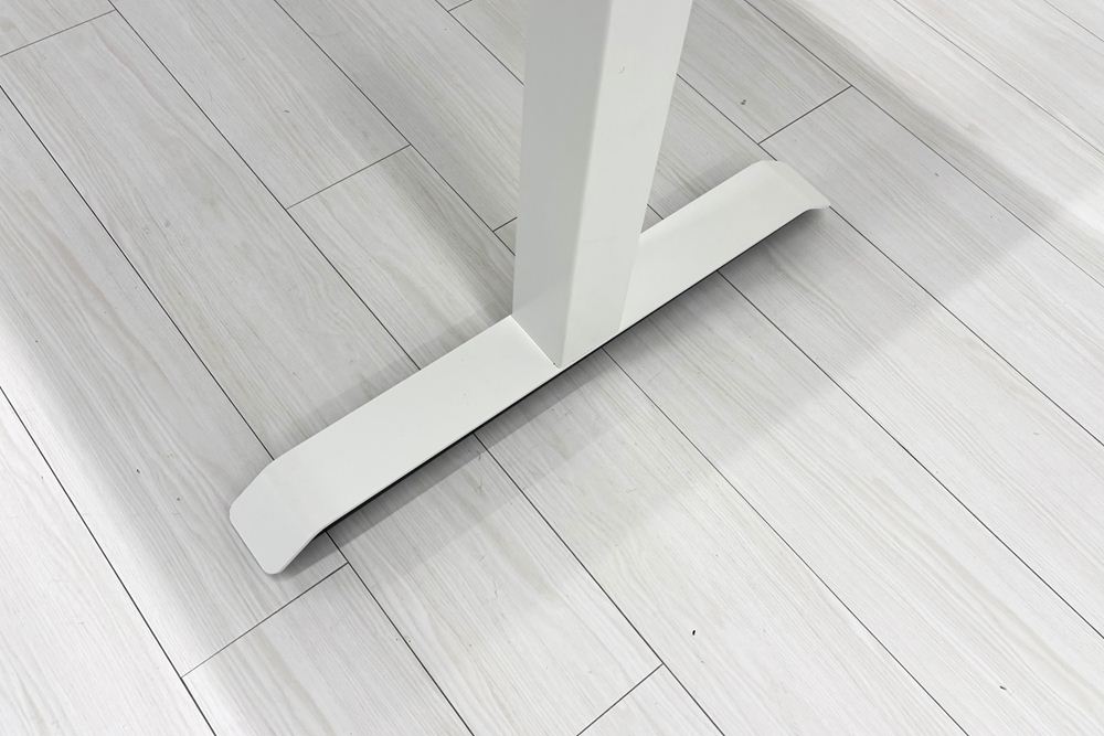 コクヨ シークエンス 幅1350 SEQUENCE 電動昇降デスク 中古デスク 中古机 中古オフィス家具 1350/675/630～1290の画像