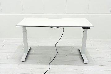 コクヨ シークエンス 幅1350 SEQUENCE 電動昇降デスク 中古デスク 中古机 中古オフィス家具 1350/675/630～1290の画像
