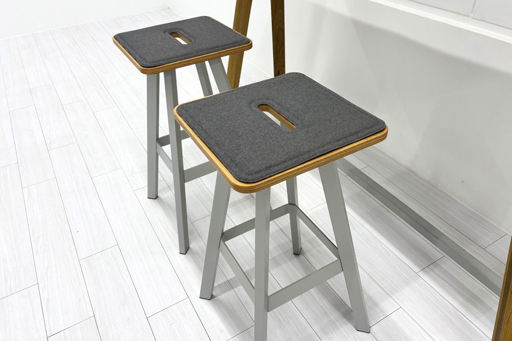 【3点セット】 ノール ロックウェル ハイテーブル＆スツールセット 中古 Knoll Rockwell Unscripted 中古オフィス家具の画像