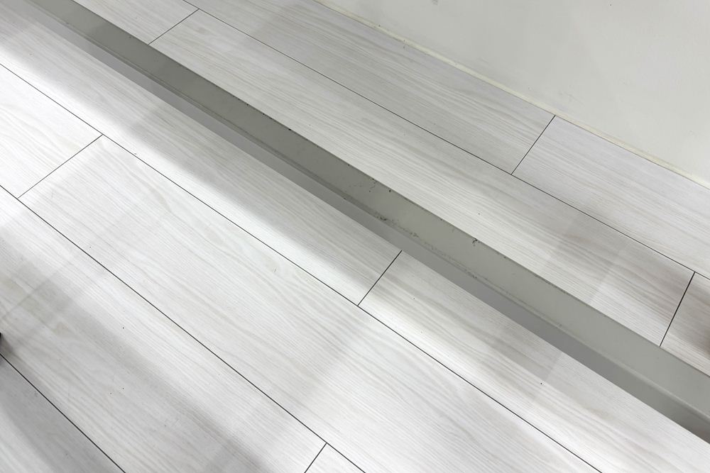 【3点セット】 ノール ロックウェル ハイテーブル＆スツールセット 中古 Knoll Rockwell Unscripted 中古オフィス家具の画像