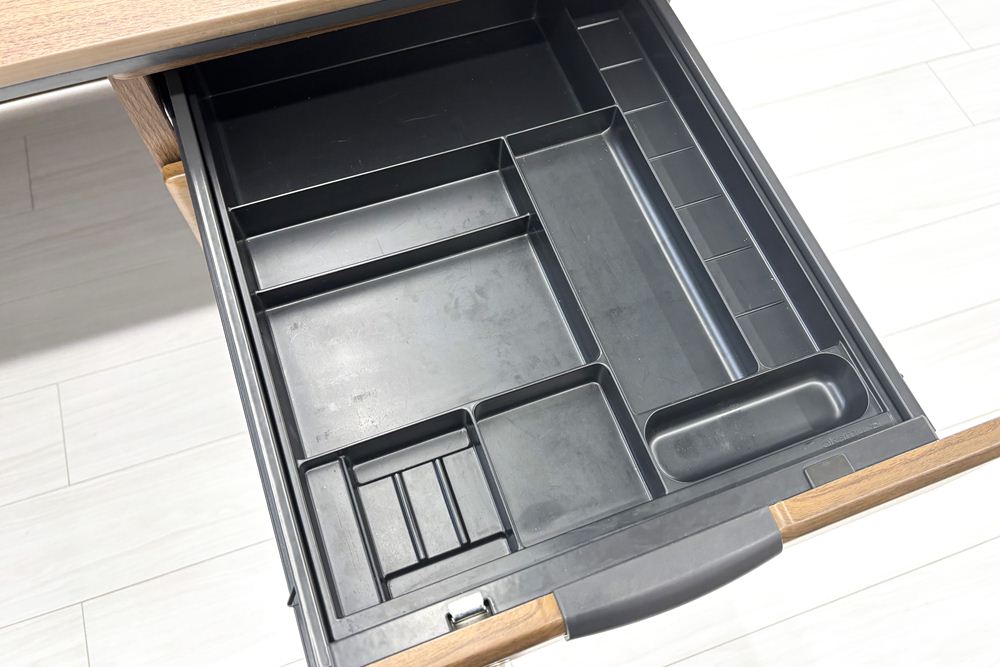 DX-4Nシリーズ オカムラ 役員家具 【3点セット】 中古 3段ラテラル書庫 ワードローブ 両開き書庫 中古オフィス家具 の画像
