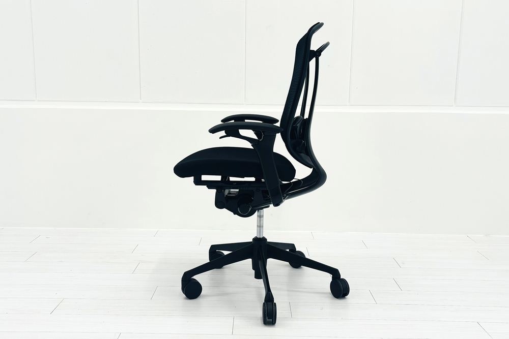 オカムラ コンテッサチェア 中古 Contessa 可動肘 座クッション 中古オフィス家具 事務椅子 エグゼクティブチェア ブラックの画像