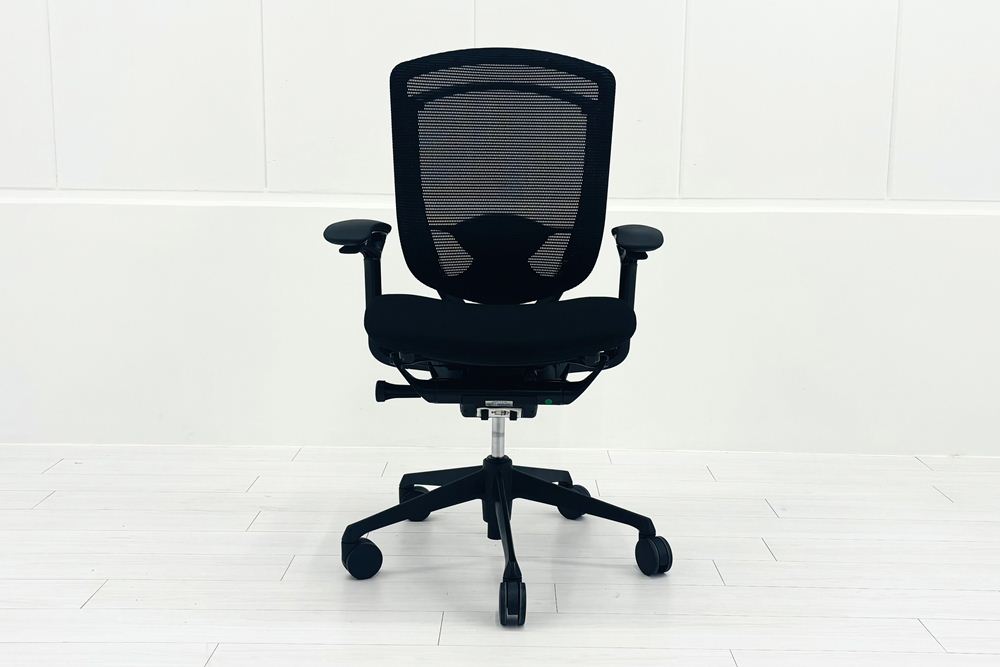 オカムラ コンテッサチェア 中古 Contessa 可動肘 座クッション 中古オフィス家具 事務椅子 エグゼクティブチェア ブラックの画像