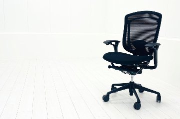 オカムラ コンテッサチェア 中古 Contessa 可動肘 座クッション 中古オフィス家具 事務椅子 エグゼクティブチェア ブラックの画像