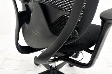 オカムラ コンテッサチェア 中古 Contessa 可動肘 座クッション 中古オフィス家具 事務椅子 エグゼクティブチェア ブラックの画像
