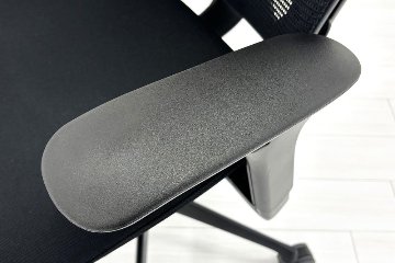 オカムラ コンテッサチェア 中古 Contessa 可動肘 座クッション 中古オフィス家具 事務椅子 エグゼクティブチェア ブラックの画像