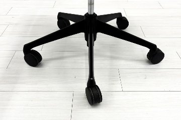 オカムラ コンテッサチェア 中古 Contessa 可動肘 座クッション 中古オフィス家具 事務椅子 エグゼクティブチェア ブラックの画像