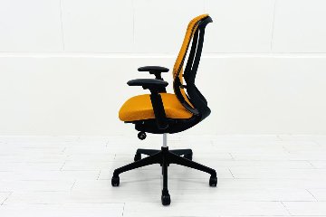 中古オフィス家具 オカムラ シルフィーチェア 中古 2015年製 ハイバック 可動肘 OKAMURA Sylphy オレンジの画像
