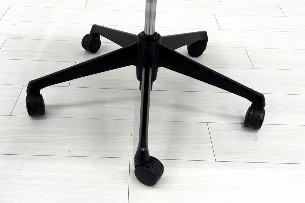 オカムラ 中古オフィス家具 コーラルチェア ハイバック 中古 背メッシュ 固定肘 中古チェア Choral ベージュの画像