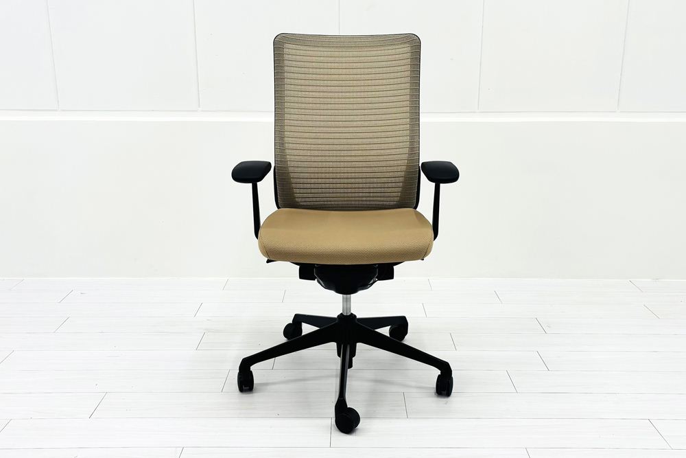 オカムラ 中古オフィス家具 コーラルチェア ハイバック 中古 背メッシュ 固定肘 中古チェア Choral ベージュの画像