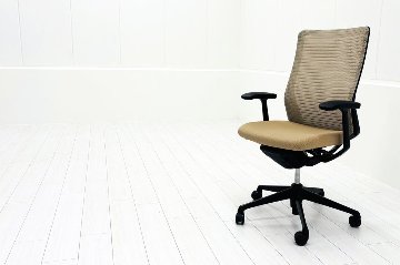 オカムラ 中古オフィス家具 コーラルチェア ハイバック 中古 背メッシュ 固定肘 中古チェア Choral ベージュの画像
