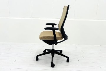 オカムラ 中古オフィス家具 コーラルチェア ハイバック 中古 背メッシュ 固定肘 中古チェア Choral ベージュの画像
