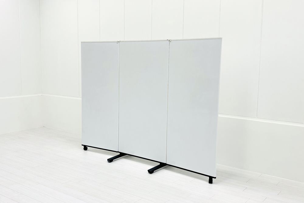 コクヨ 三つ折りホワイトボード パーテーション 中古 中古オフィス家具 2450/600/1800の画像