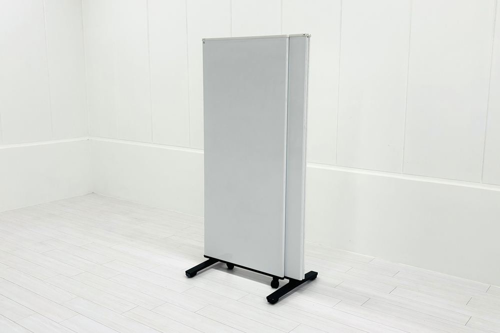 コクヨ 三つ折りホワイトボード パーテーション 中古 中古オフィス家具 2450/600/1800の画像