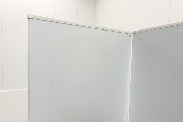 コクヨ 三つ折りホワイトボード パーテーション 中古 中古オフィス家具 2450/600/1800の画像