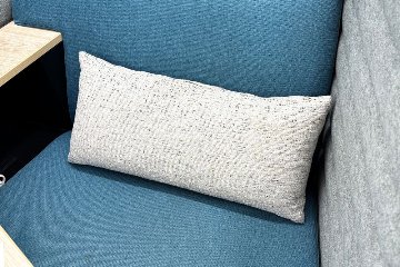 ワークブース 中古 インテント イトーキ ラウンジソファ 1人用ソファ 中古オフィス家具 電源コード付き 998/922/1300の画像