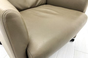 オカムラ 中古オフィス家具 NEWFORTY(ニューフォーティ)シリーズ 革張り 2019年製 中古 応接椅子 ミーティングチェア 【4脚セット】 多目的チェア ライトブラウンの画像