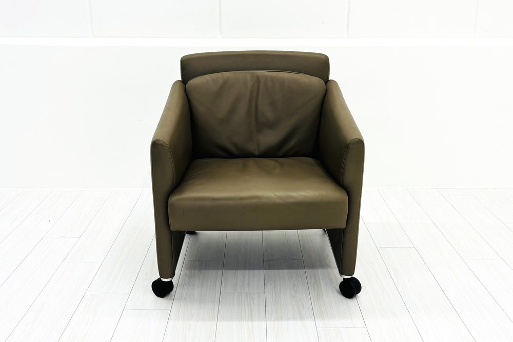 【4脚セット】 オカムラ 中古オフィス家具 NEWFORTY(ニューフォーティ)シリーズ 革張り 2019年製 中古 応接椅子 ミーティングチェア 多目的チェア ライトブラウンの画像