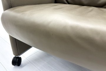 【4脚セット】 オカムラ 中古オフィス家具 NEWFORTY(ニューフォーティ)シリーズ 革張り 2019年製 中古 応接椅子 ミーティングチェア 多目的チェア ライトブラウンの画像