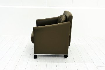 【4脚セット】 オカムラ 中古オフィス家具 NEWFORTY(ニューフォーティ)シリーズ 革張り 2019年製 中古 応接椅子 ミーティングチェア 多目的チェア ライトブラウンの画像
