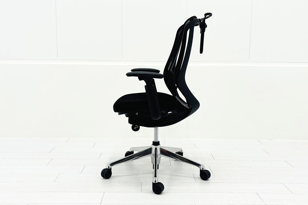 2024年製 オカムラ 中古チェア 【ポリッシュ脚ピカピカ磨き有！】シルフィーチェア ハイバックメッシュ 可動肘  Sylphy 中古オフィス家具 ブラックの画像
