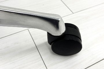 2024年製 オカムラ 中古チェア 【ポリッシュ脚ピカピカ磨き有！】シルフィーチェア ハイバックメッシュ 可動肘  Sylphy 中古オフィス家具 ブラックの画像
