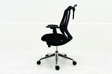 2024年製 オカムラ 中古チェア 【ポリッシュ脚ピカピカ磨き有！】シルフィーチェア ハイバックメッシュ 可動肘  Sylphy 中古オフィス家具 ブラックの画像