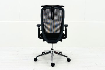 2024年製 オカムラ 中古チェア 【ポリッシュ脚ピカピカ磨き有！】シルフィーチェア ハイバックメッシュ 可動肘  Sylphy 中古オフィス家具 ブラックの画像