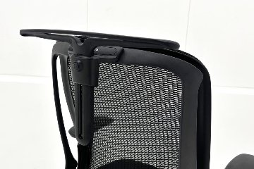 2024年製 オカムラ 中古チェア 【ポリッシュ脚ピカピカ磨き有！】シルフィーチェア ハイバックメッシュ 可動肘  Sylphy 中古オフィス家具 ブラックの画像
