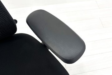 2024年製 オカムラ 中古チェア 【ポリッシュ脚ピカピカ磨き有！】シルフィーチェア ハイバックメッシュ 可動肘  Sylphy 中古オフィス家具 ブラックの画像