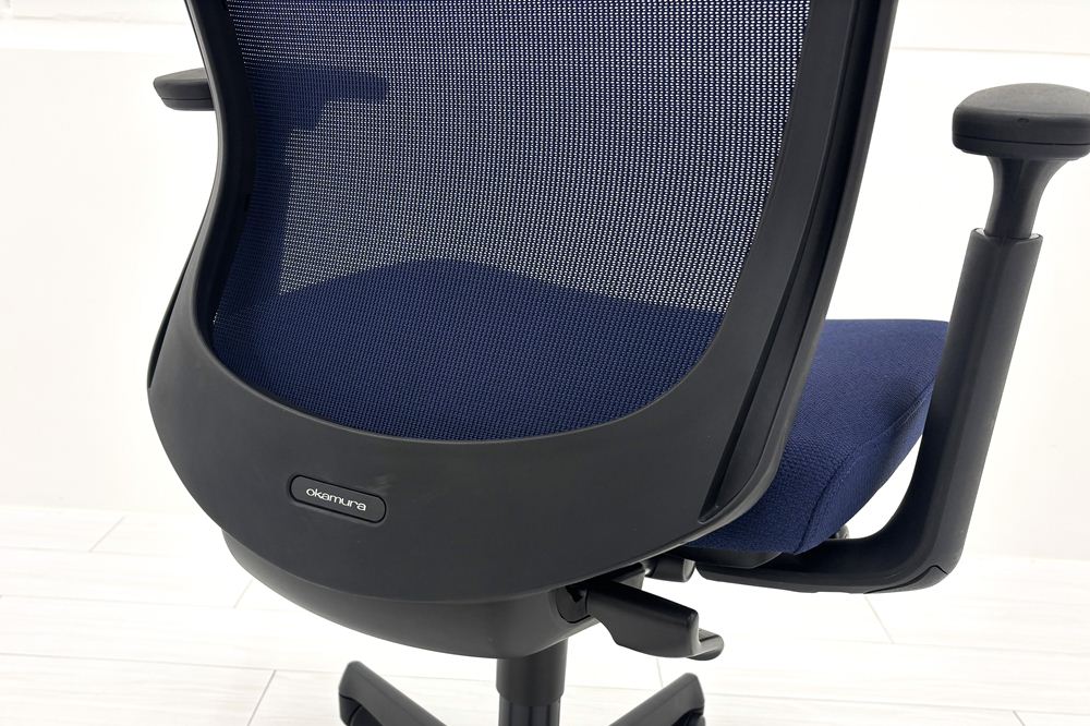 オカムラ 中古 チェア エスクード ESCUDO(エスクード)シリーズ 中古オフィス家具 可動肘 ローバック ブルーの画像