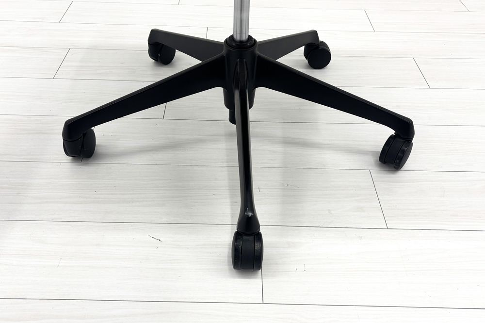 オカムラ 中古オフィス家具 コーラルチェア ハイバックメッシュ 中古 肘無 中古チェア Choral ブラックの画像