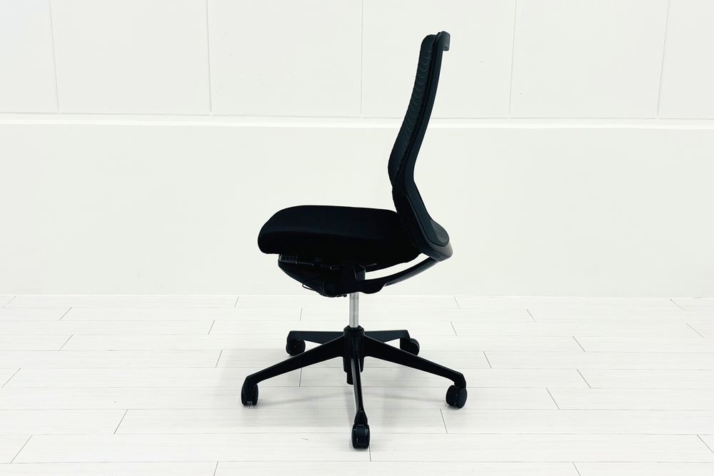 オカムラ 中古オフィス家具 コーラルチェア ハイバックメッシュ 中古 肘無 中古チェア Choral ブラックの画像