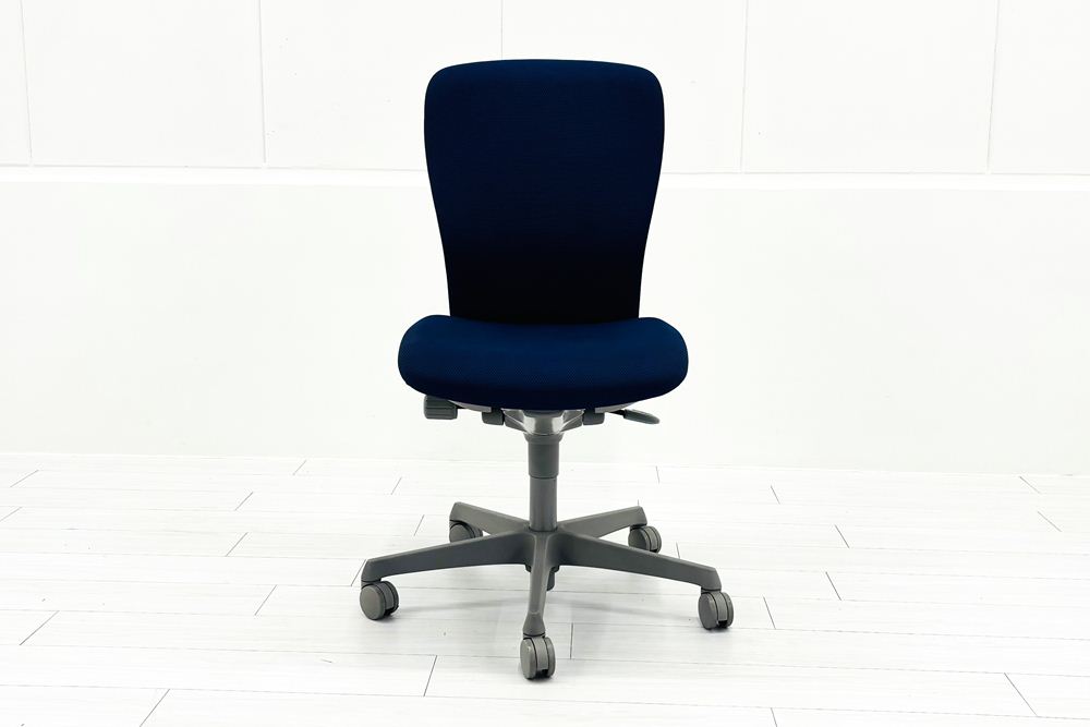 中古 オカムラ チェア sulato(スラート)シリーズ ハイバック 肘無 中古オフィス家具 ミディアムブルーの画像