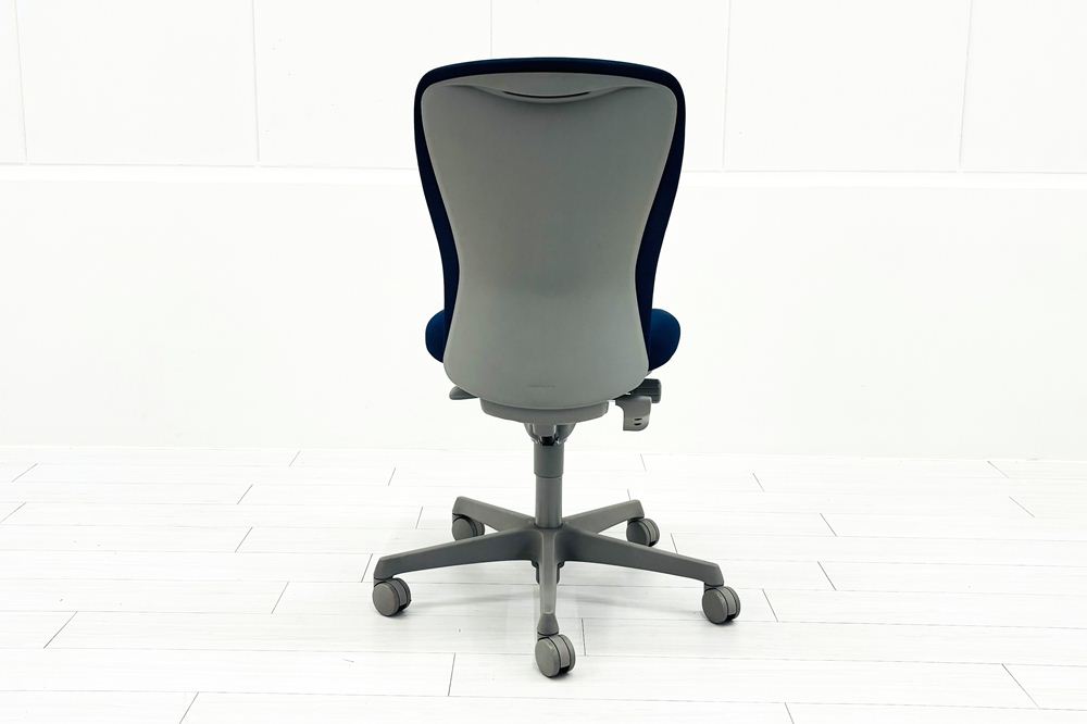 中古 オカムラ チェア sulato(スラート)シリーズ ハイバック 肘無 中古オフィス家具 ミディアムブルーの画像