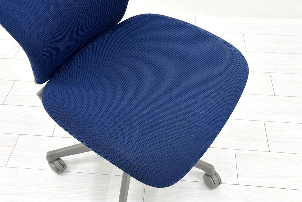 中古 オカムラ チェア sulato(スラート)シリーズ ハイバック 肘無 中古オフィス家具 ミディアムブルーの画像