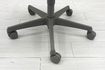 フルーエントチェア 2018年製 中古 オカムラ Fluent 中古オフィス家具 オフィスチェア クッション ハイバック 肘無 ミディアムブルーの画像