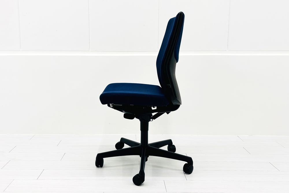 オカムラ 中古 チェア 2016年製 エスクード ESCUDO(エスクード)シリーズ 中古オフィス家具 肘無 ハイバック ブルーの画像