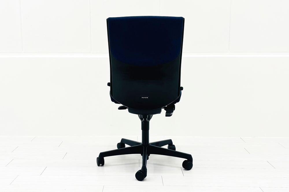 オカムラ 中古 チェア 2016年製 エスクード ESCUDO(エスクード)シリーズ 中古オフィス家具 肘無 ハイバック ブルーの画像