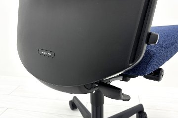 オカムラ 中古 チェア 2016年製 エスクード ESCUDO(エスクード)シリーズ 中古オフィス家具 肘無 ハイバック ブルーの画像